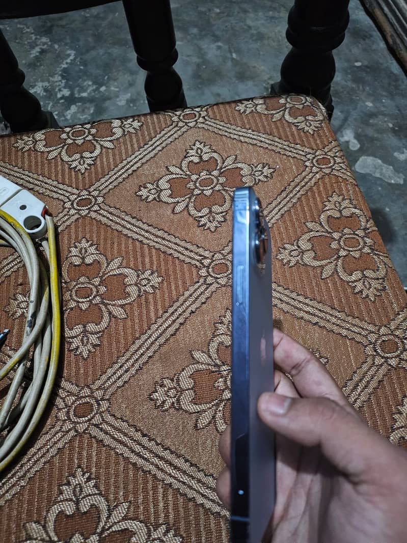 Apple iPhone 13 Pro Max 2