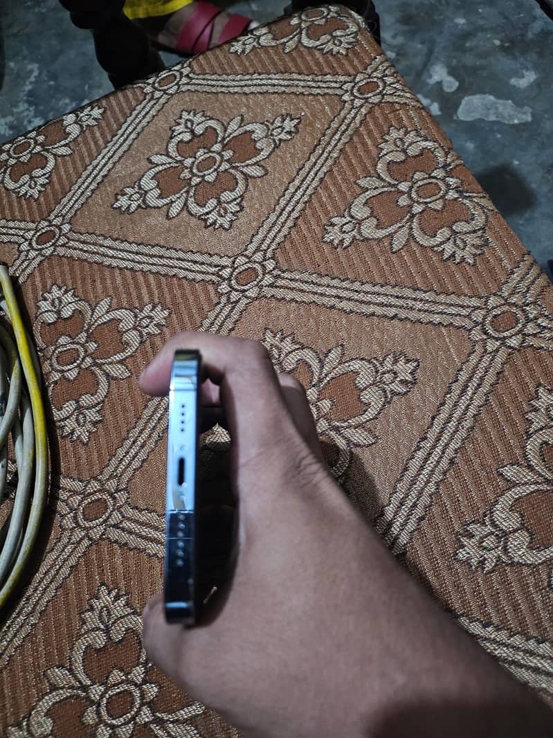 Apple iPhone 13 Pro Max 4