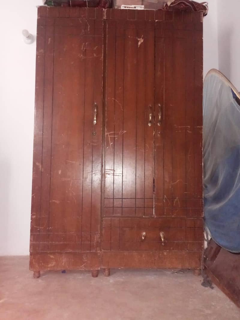 wardrobe 0