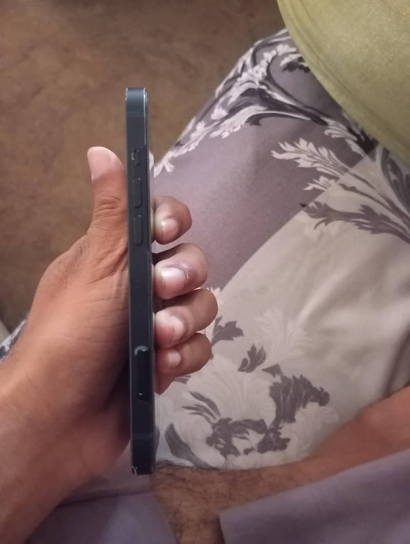 Apple iPhone 13 3