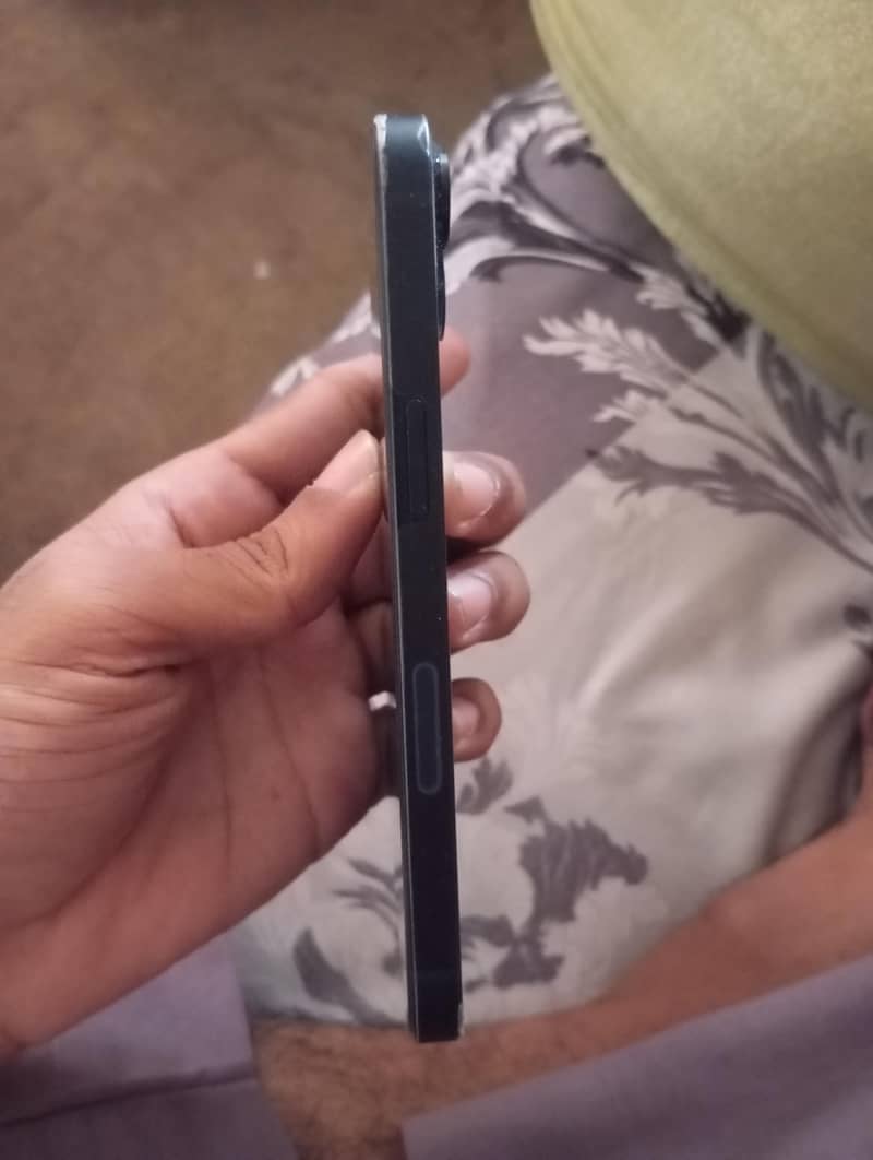 Apple iPhone 13 4