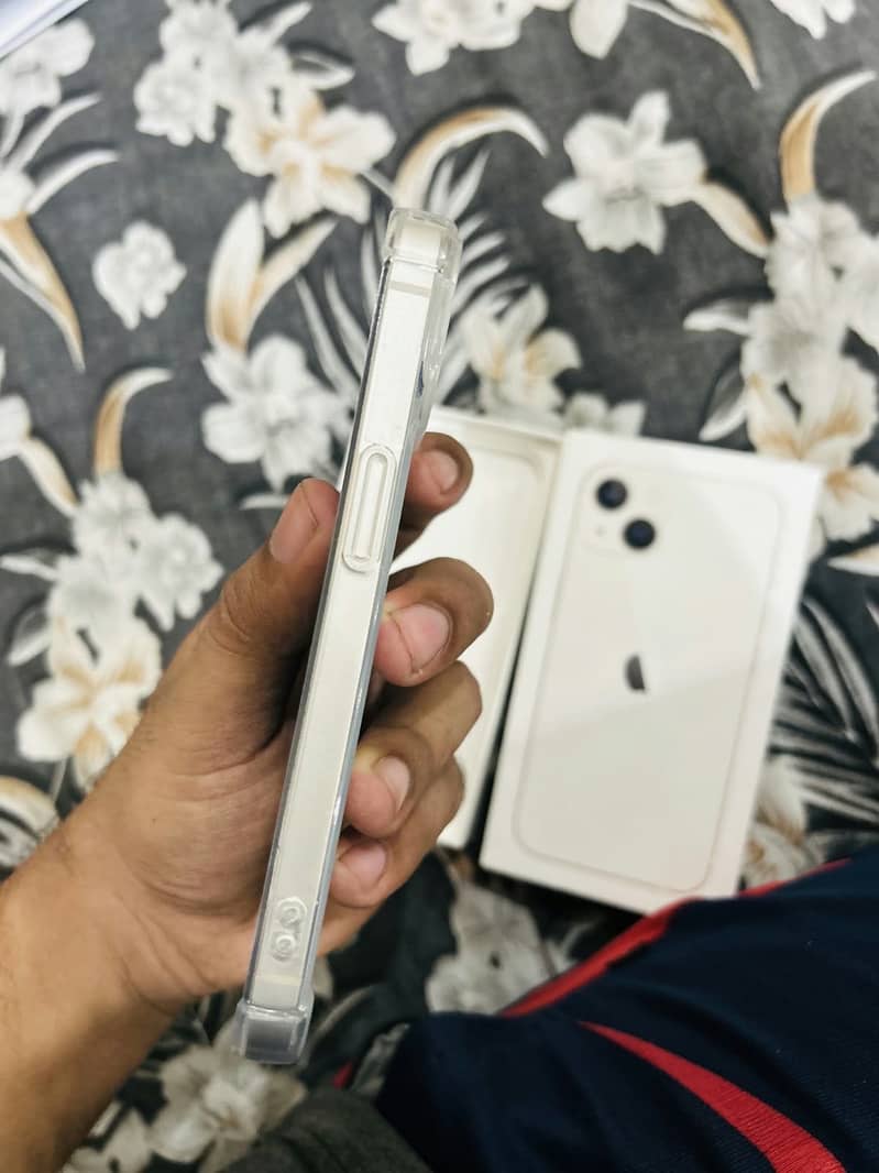 Apple iPhone 13 4