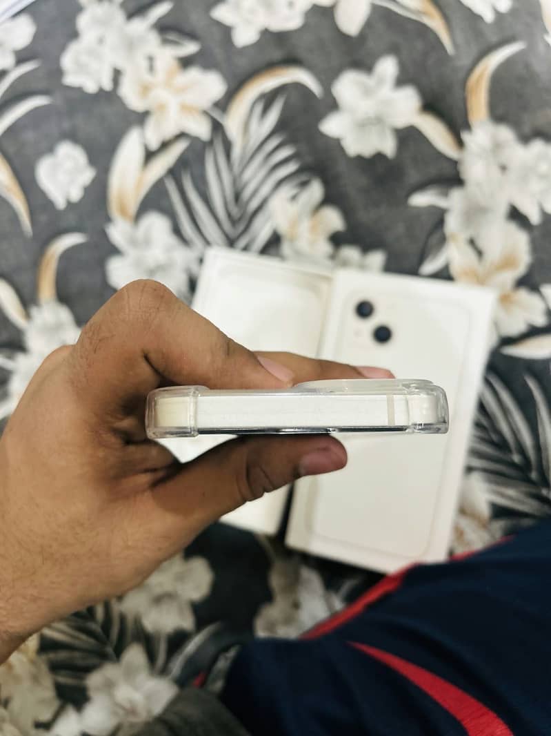 Apple iPhone 13 6