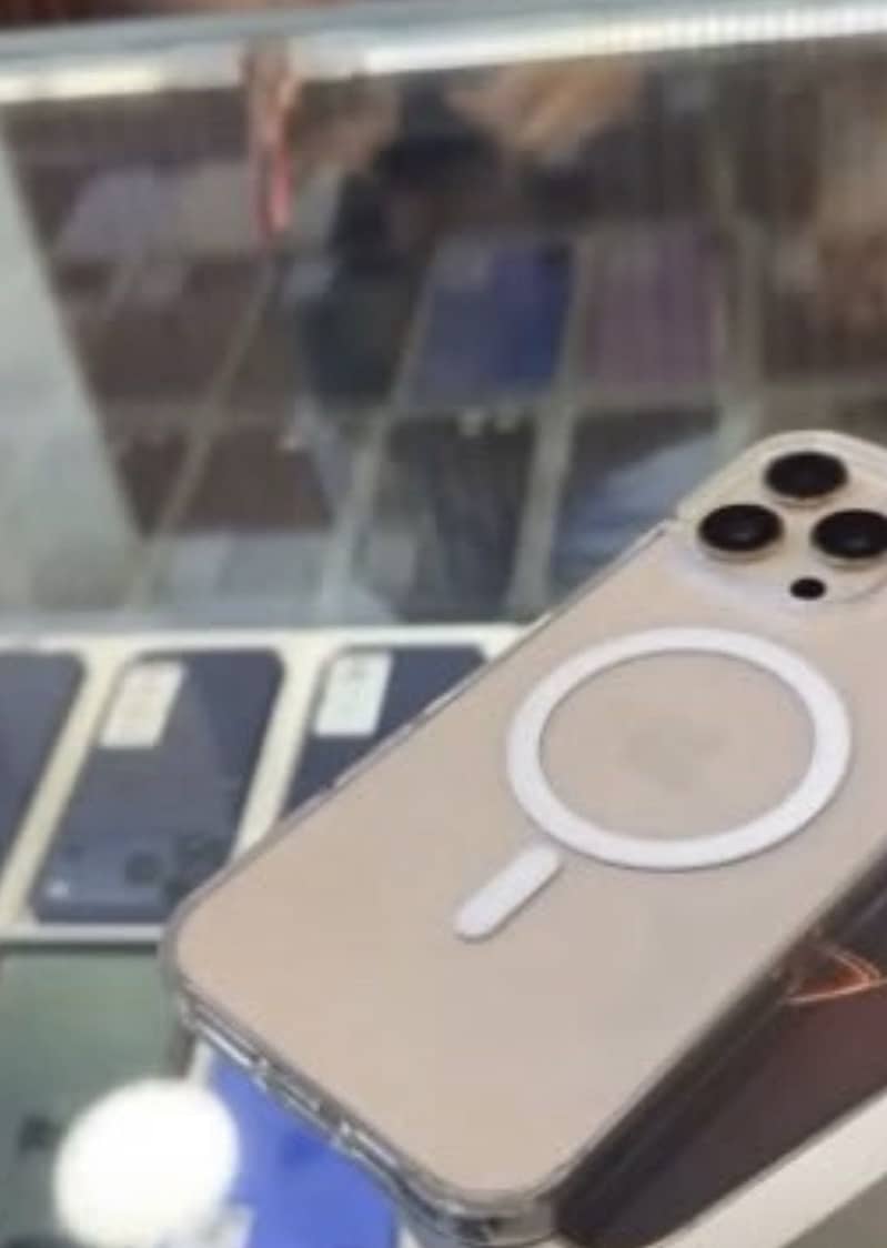 Apple iPhone 16 Pro Max 0