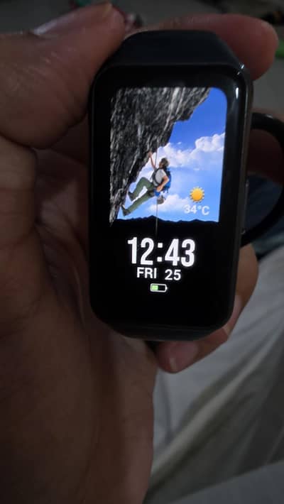 HUAWEI BAND 6 IN EXCELLENT WORKING AND BATTERY