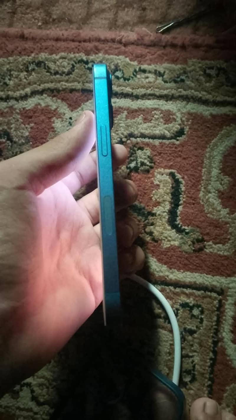 Apple iPhone 13 5