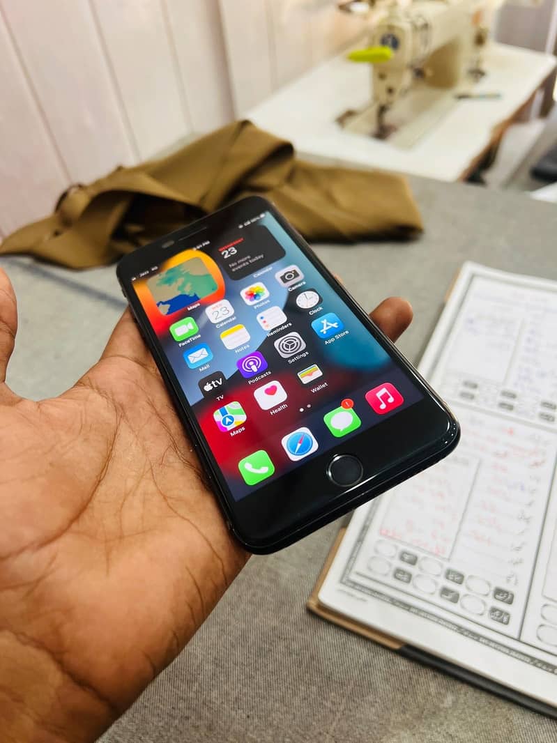 Apple iPhone 7 Plus 2