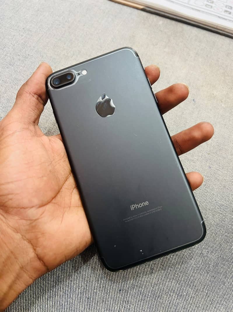 Apple iPhone 7 Plus 5