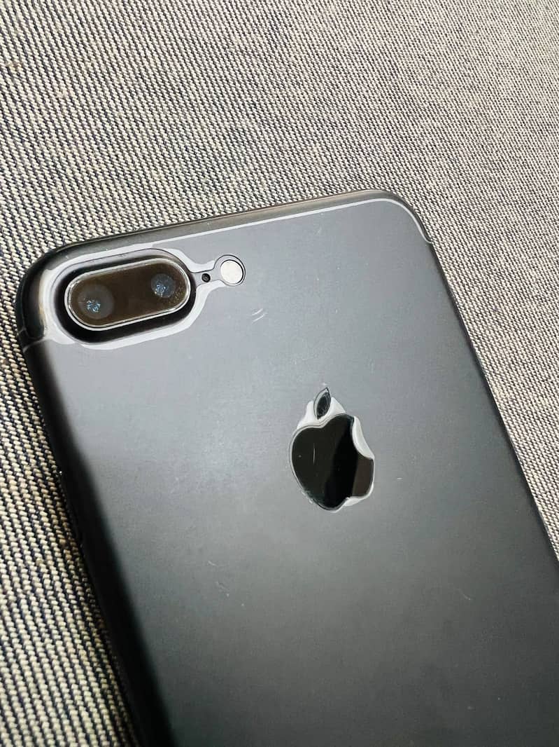 Apple iPhone 7 Plus 9