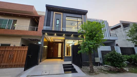 5 Marla Brand New Dream House Near To Park & Mosque Available For Sale In Lake City