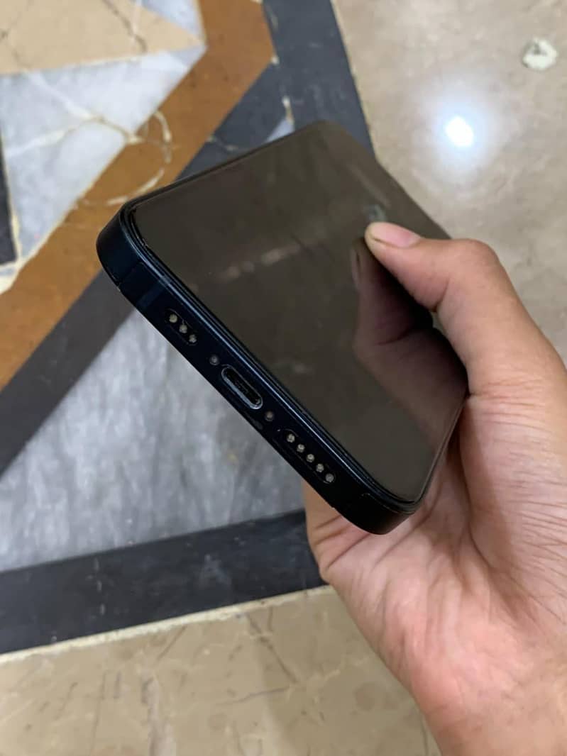 Apple iPhone 14 3