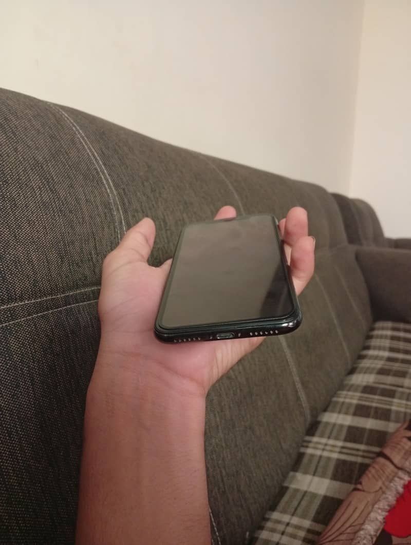 Apple iPhone X 3