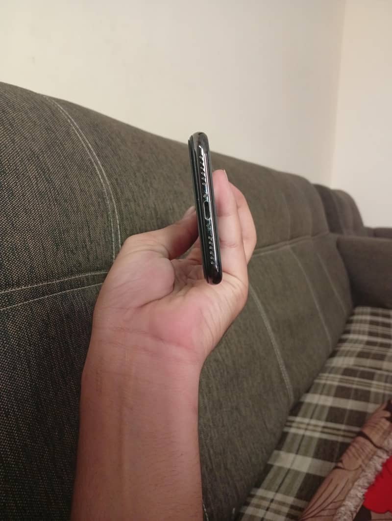 Apple iPhone X 5