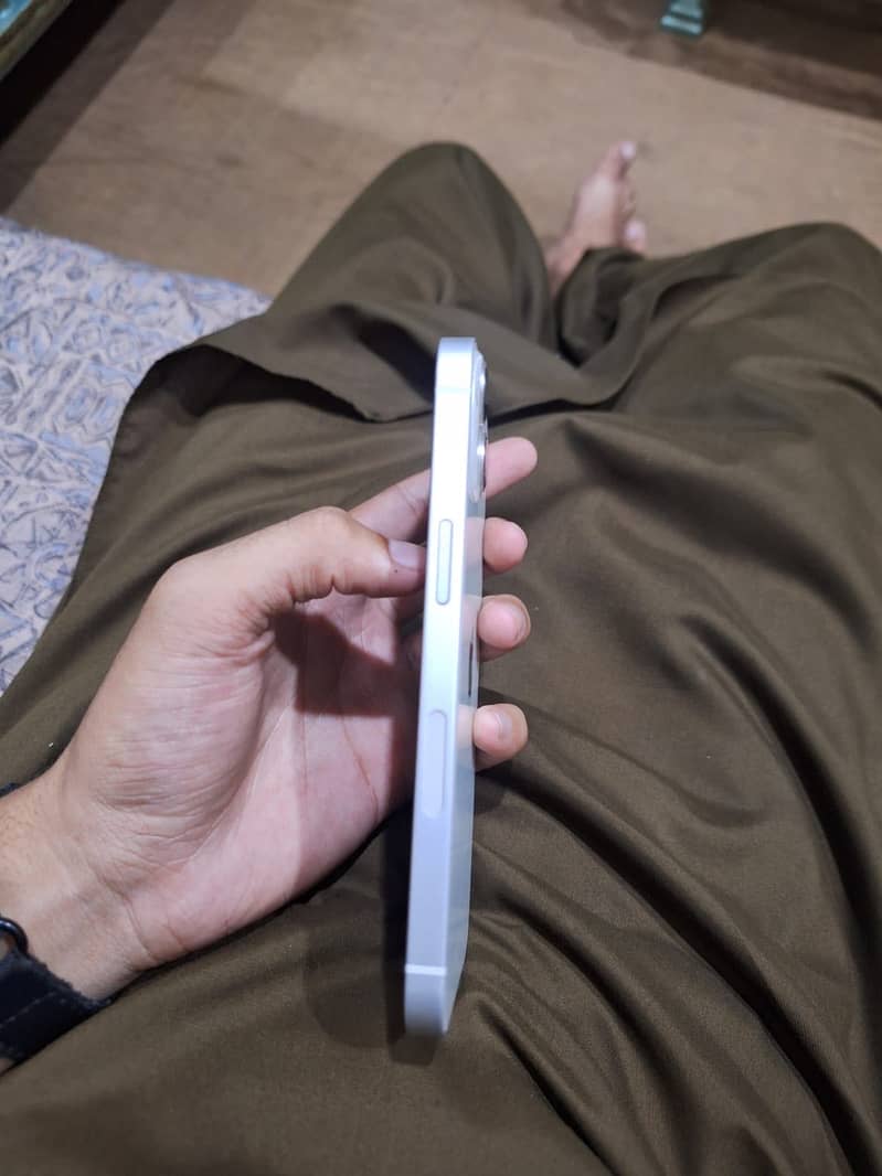 Apple iPhone 13 0