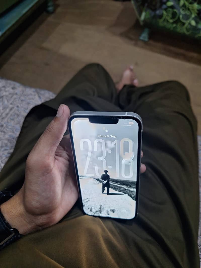 Apple iPhone 13 2