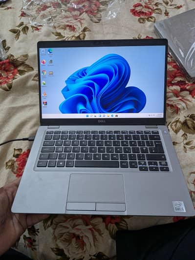 dell latitude core i5 10 gen | 8gb ram | 256 gb SSD