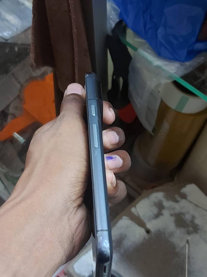 Google Pixel 8 4