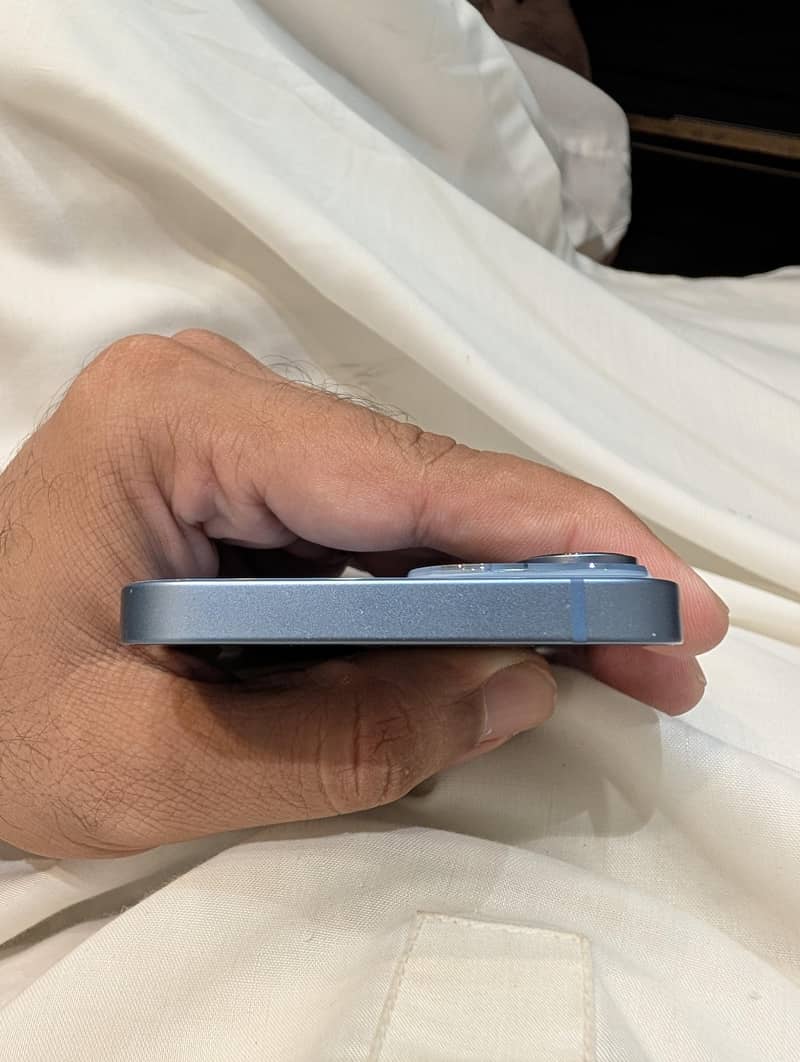Apple iPhone 14 3