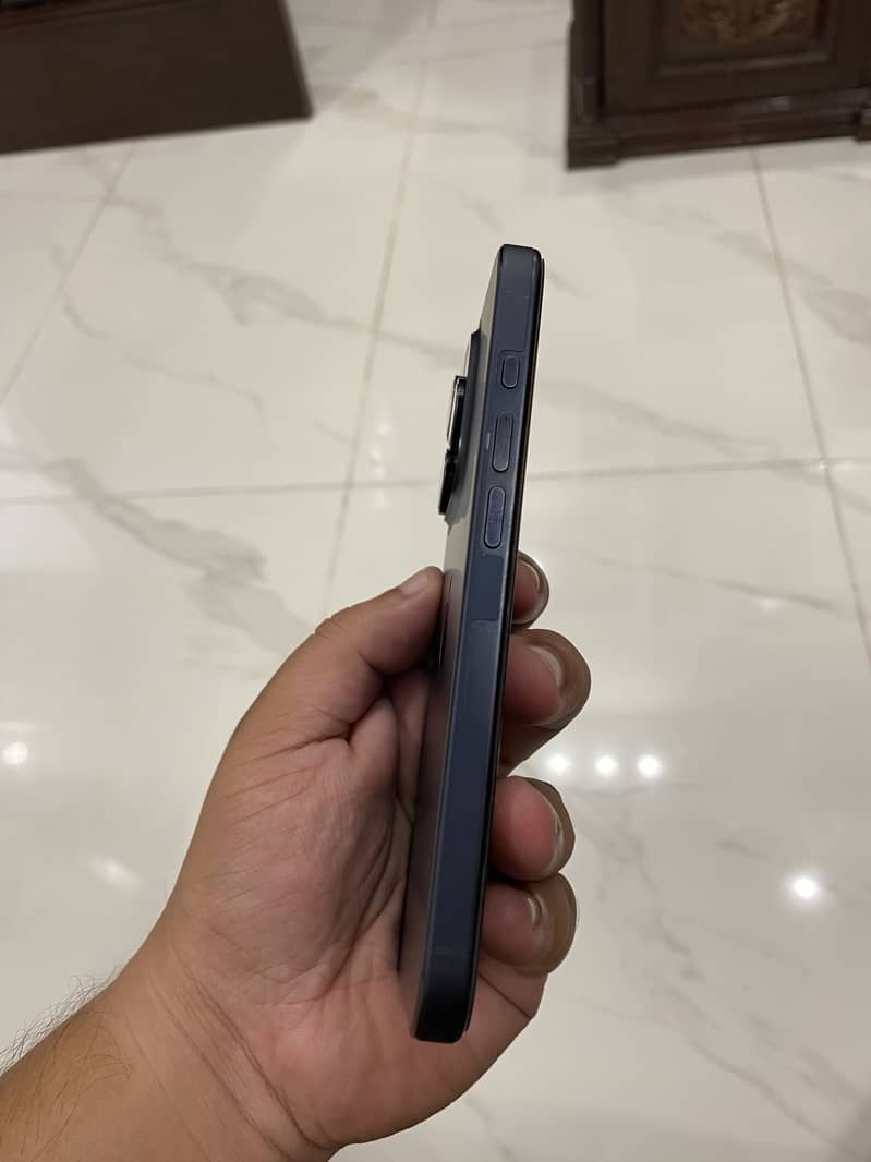 Apple iPhone 15 Pro 3