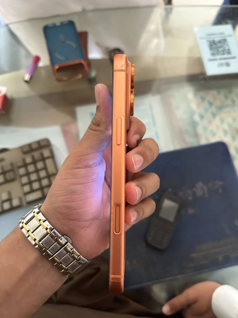 Apple iPhone 17 Pro Max 4