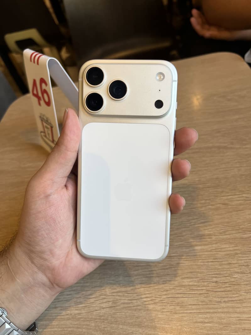 Apple iPhone 17 Pro Max 0