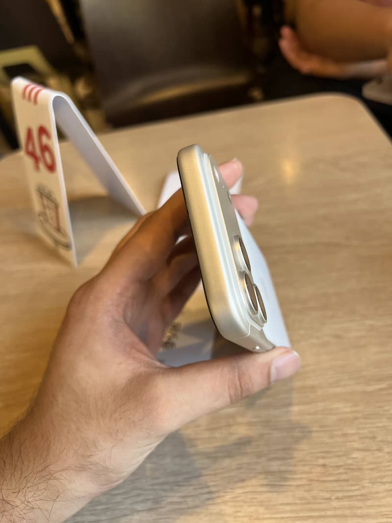 Apple iPhone 17 Pro Max 4