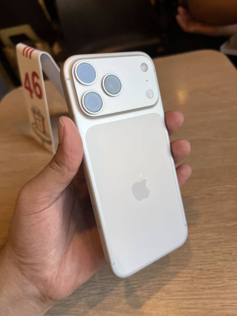 Apple iPhone 17 Pro Max 7
