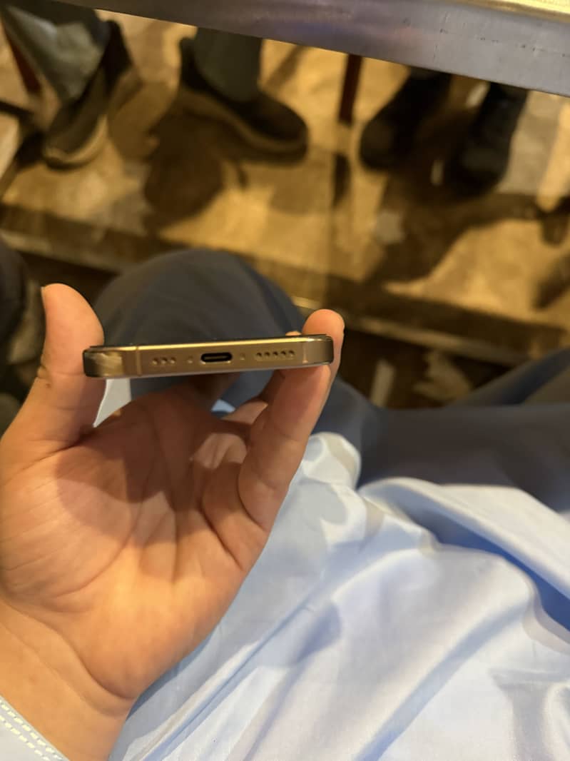 Apple iPhone 16 Pro 2