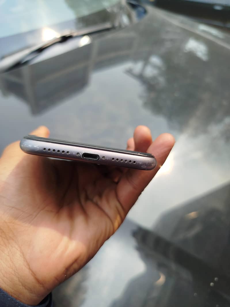 Apple iPhone 11 3