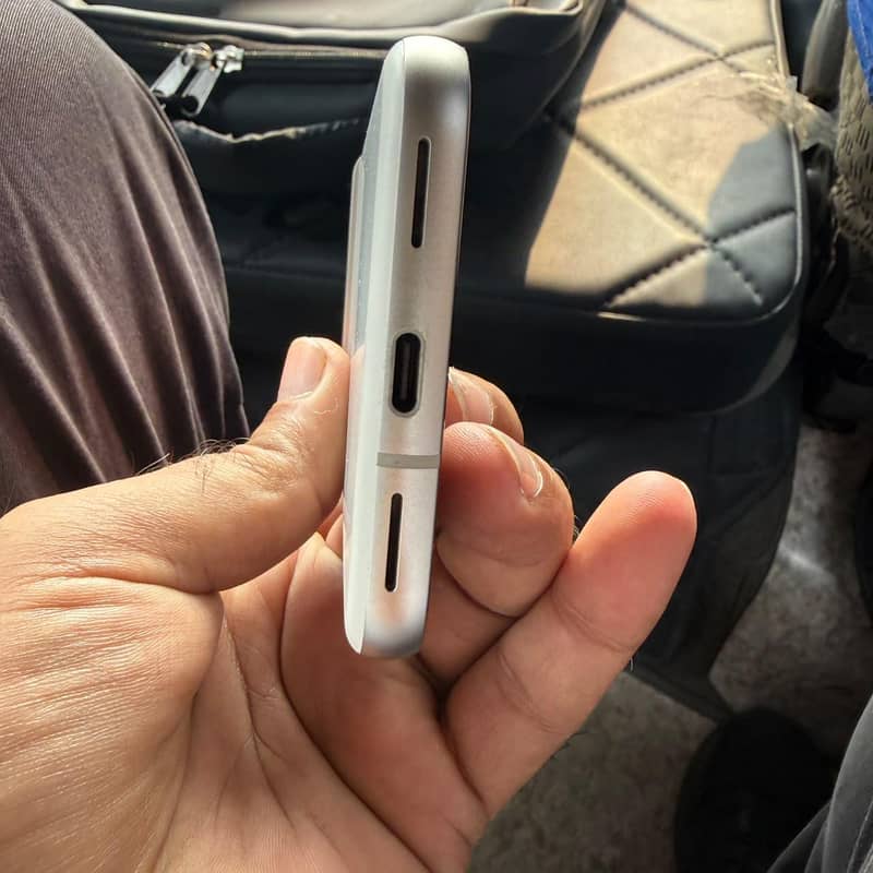 Google Pixel 8a 4