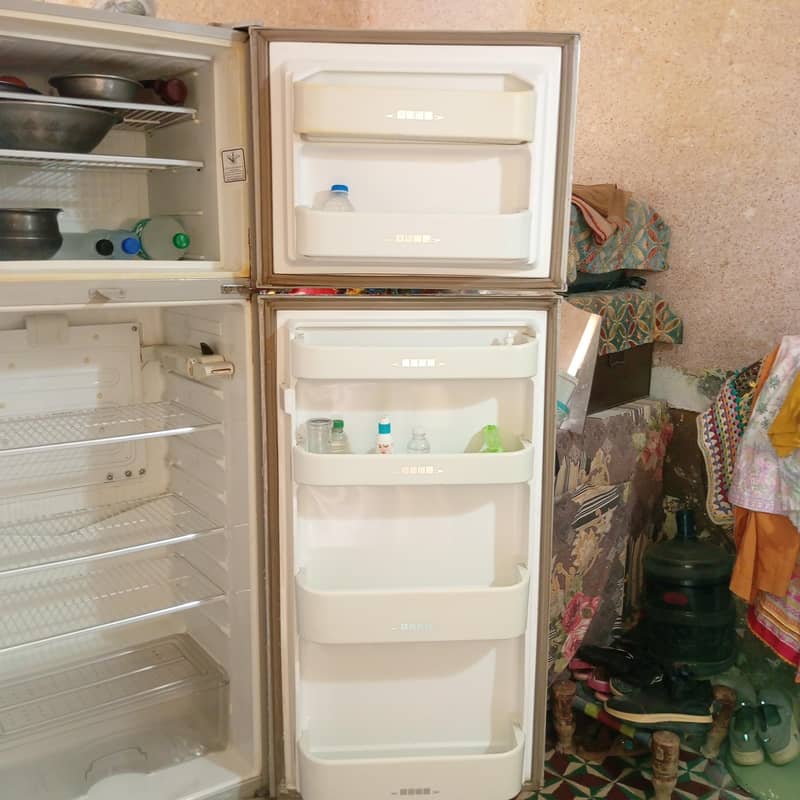 dawlance fridge 1