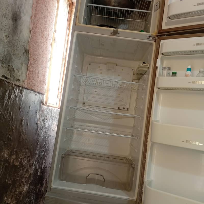 dawlance fridge 2
