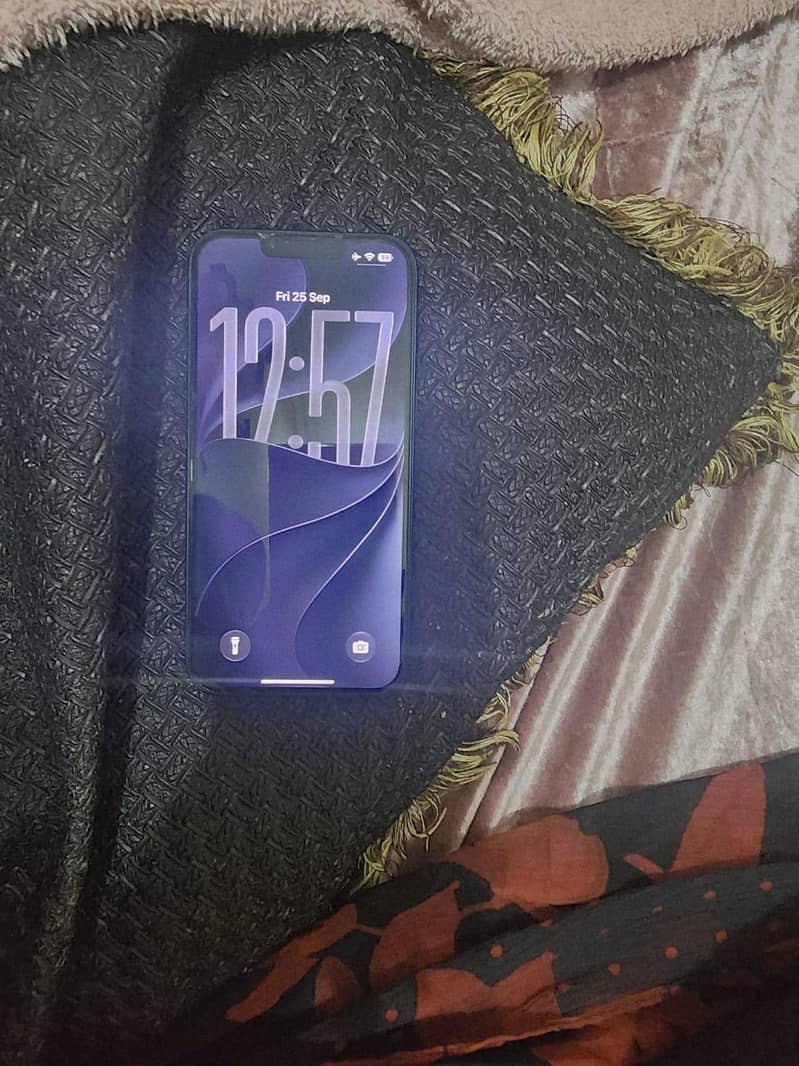 Apple iPhone 13 2