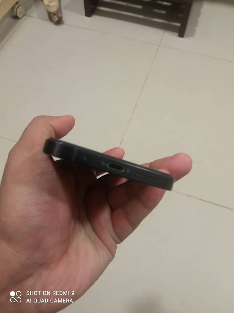 Apple iPhone 12 4