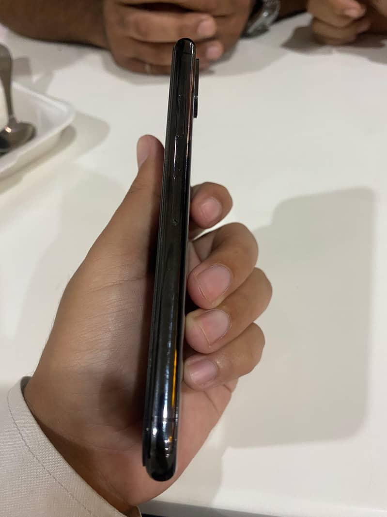 Apple iPhone X 3