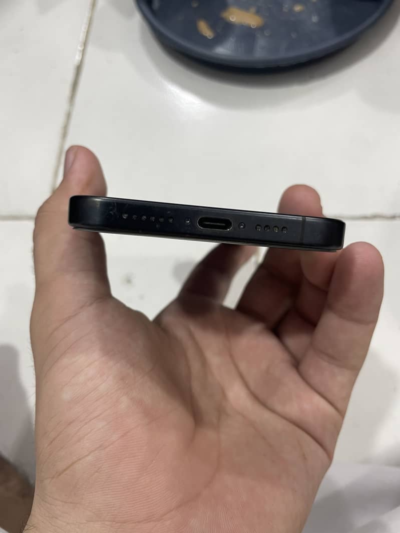 Apple iPhone 15 Pro Max 3