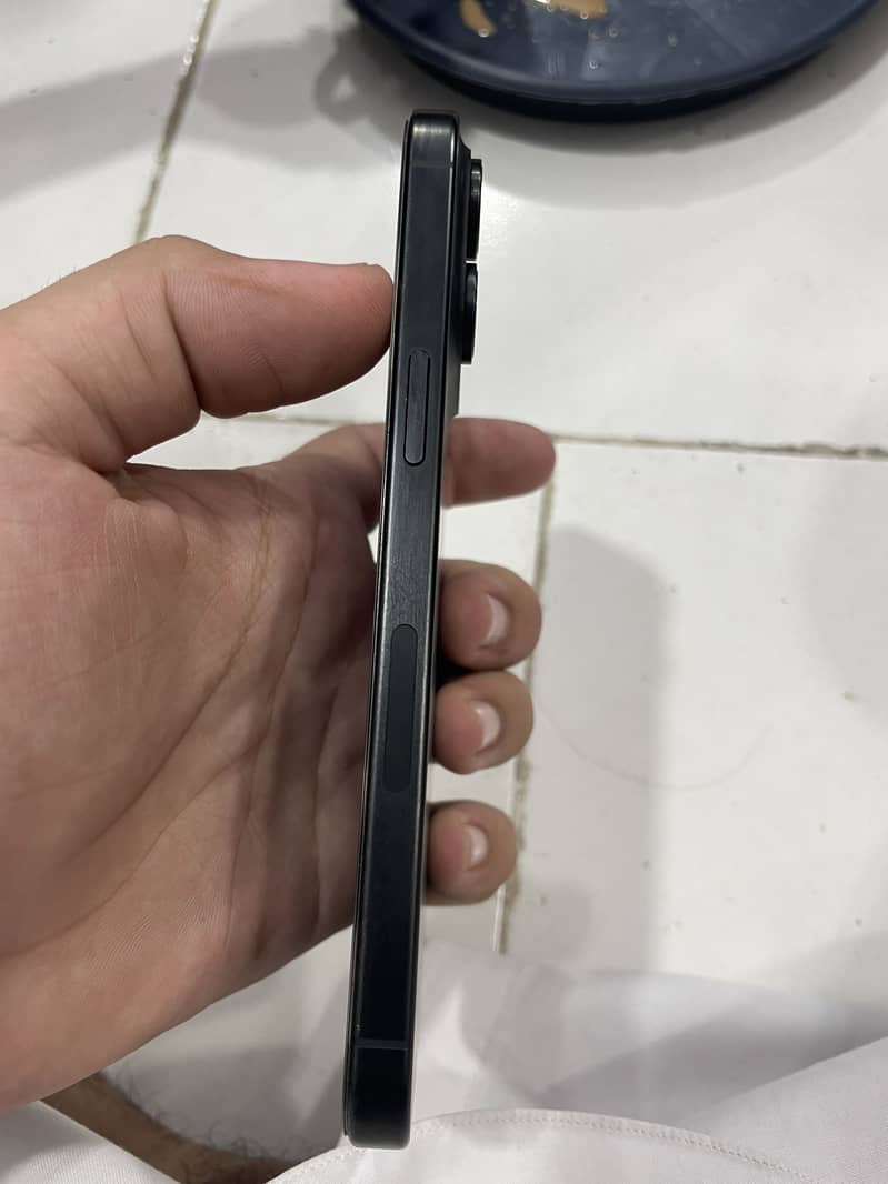 Apple iPhone 15 Pro Max 6