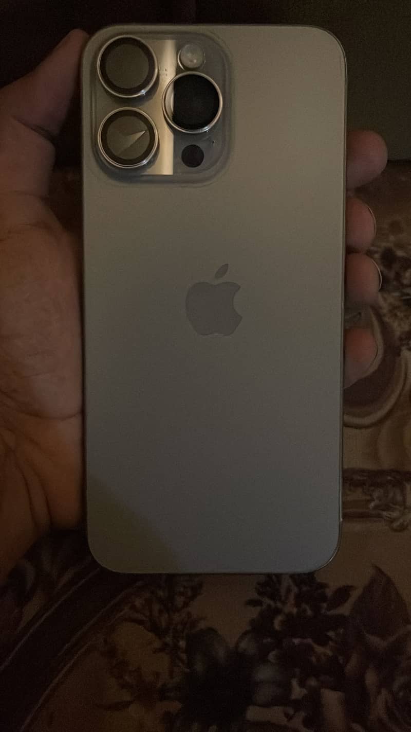 Apple iPhone 15 Pro Max 0