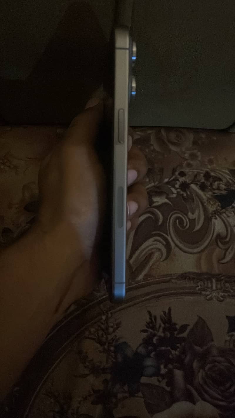 Apple iPhone 15 Pro Max 3