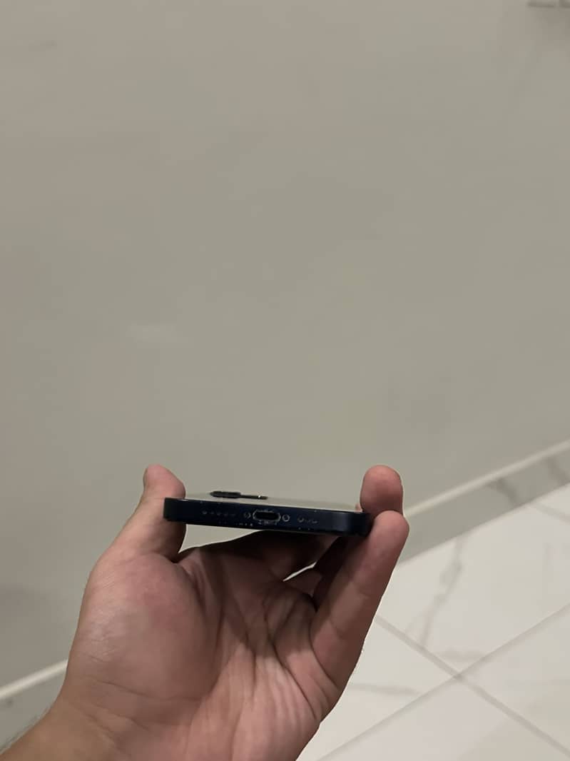 Apple iPhone 12 1