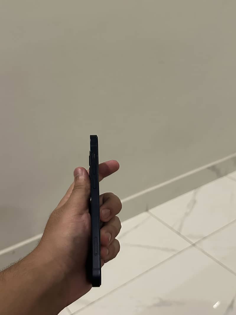 Apple iPhone 12 2