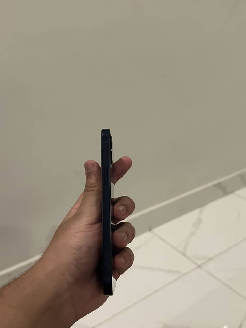 Apple iPhone 12 3