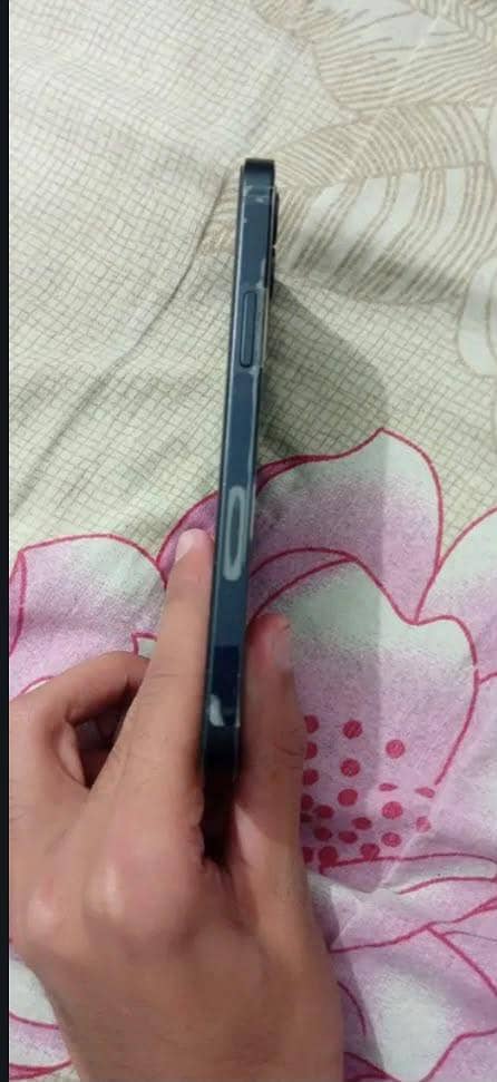 Apple iPhone 12 3