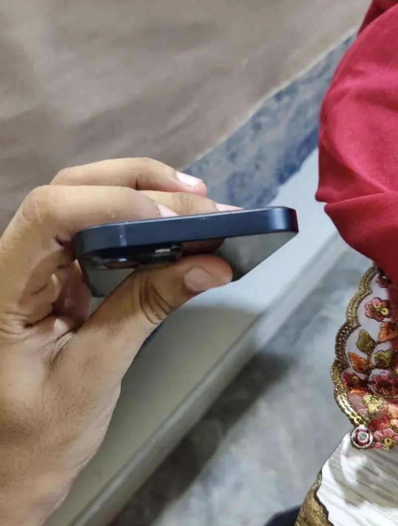 Apple iPhone 14 3
