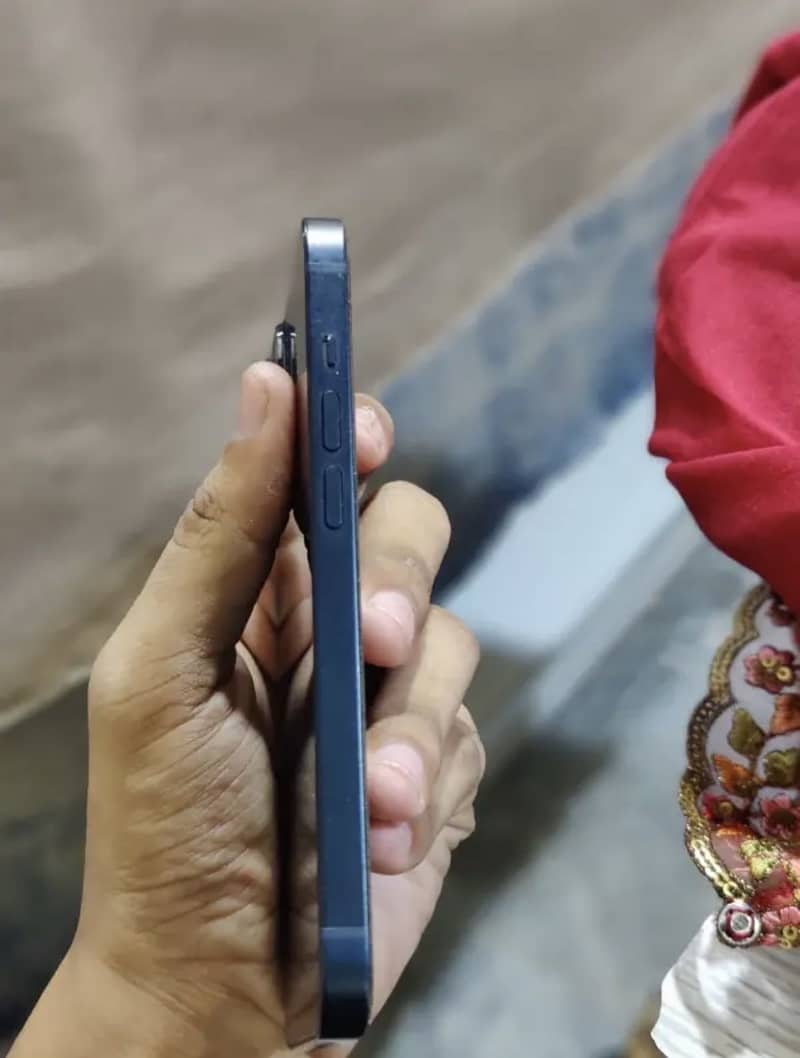 Apple iPhone 14 4