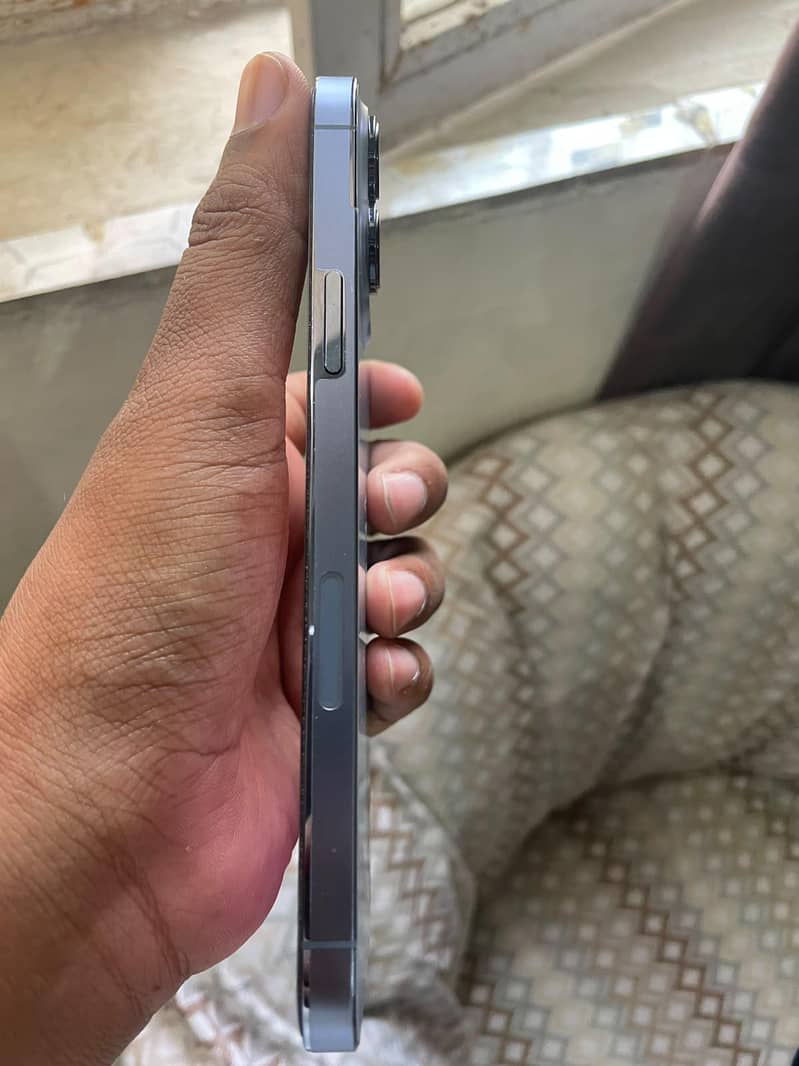 Apple iPhone 13 Pro Max 4