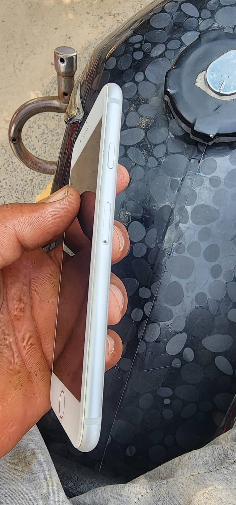 Apple iPhone 8 1