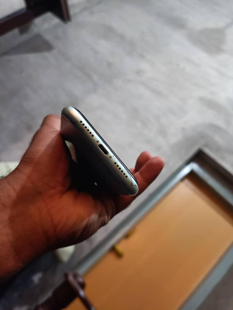 Apple iPhone 11 3