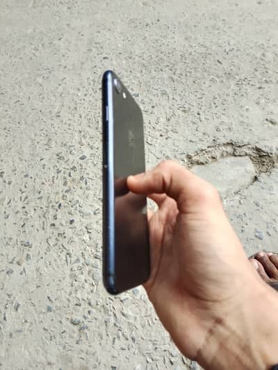 Apple iPhone 7