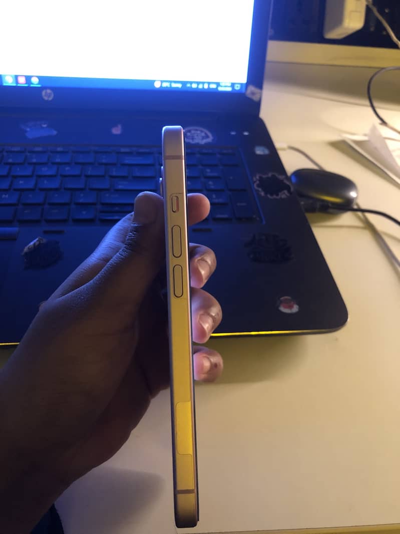 Apple iPhone 15 4